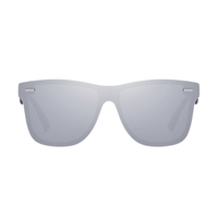 Thumbnail for Óculos de sol Gav modelo dia a dia em ângulo frontal na cor preto e prata, disponível em: ethosloja.com.br