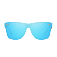 Thumbnail for Óculos de sol Gav modelo dia a dia em ângulo frontal na cor preto e azul, disponível em: ethosloja.com.br